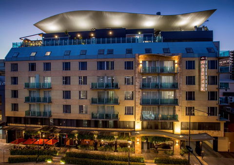 Majestic Roof Garden Hotel - Broome Tourism 2