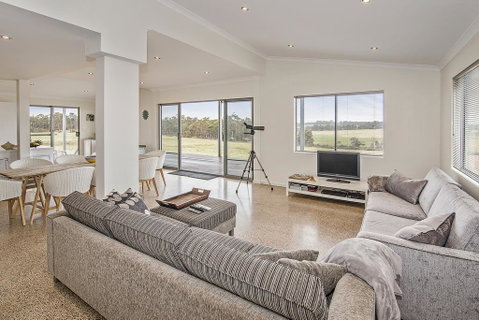 Margaret River Farmhouse - Broome Tourism 3