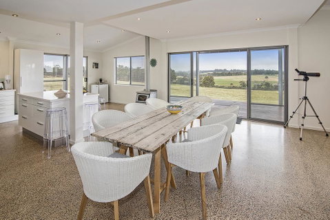 Margaret River Farmhouse - Broome Tourism 0