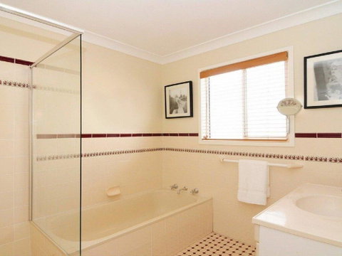 Marilyn's - 180 Degree Views Of Jervis Bay - Broome Tourism 1