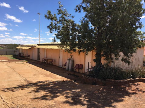 Meekatharra Hotel - Broome Tourism 1