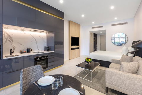 Meriton Suites Broadbeach - Broome Tourism 2
