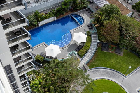 Meriton Suites Broadbeach - Broome Tourism 0