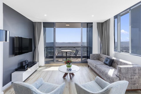 Meriton Suites Southport - Broome Tourism 0