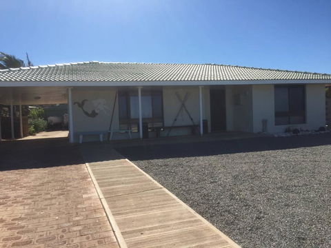 Mermaid Beachside Accommodation - Broome Tourism 0
