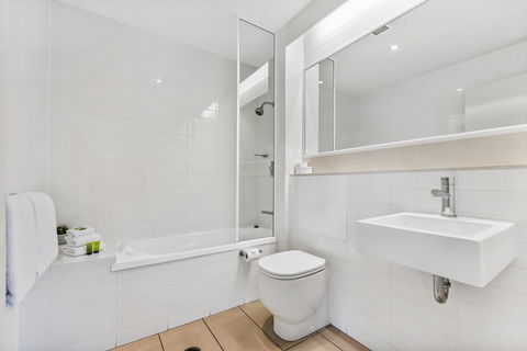 Metzo Noosa Resort - Broome Tourism 2