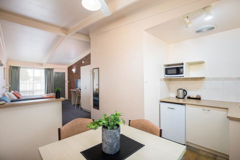 Mid City Motel And Apartments - Broome Tourism 2
