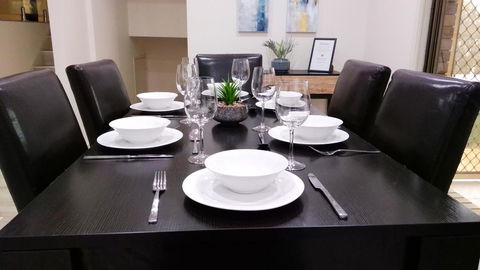 Modern 4-Bedroom House On Cunningham Near Singleton CBD Hunter Valley - Broome Tourism 3