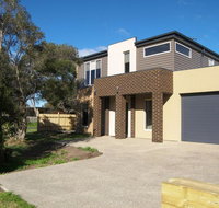 Modern Beachside 5 Bedrooms - Broome Tourism