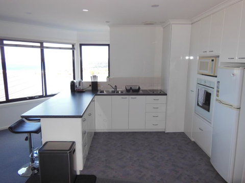 Modern Hobart Apartment With Stunning Views - Broome Tourism 2