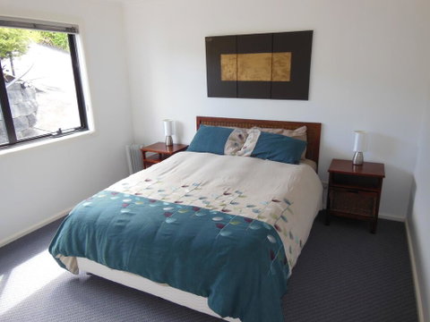 Modern Hobart Apartment With Stunning Views - Broome Tourism 1