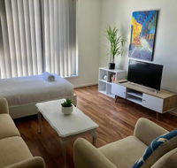 Modern Unit Near To Surfers Paradise - Broome Tourism