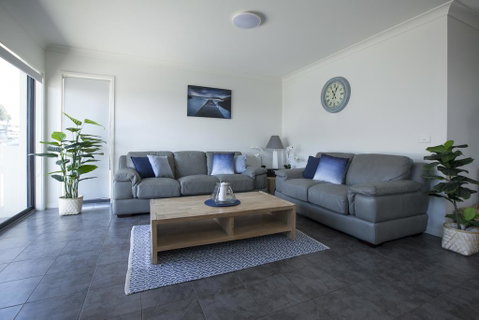 Mollymook Luxury Beachfront Apartment 3 - Broome Tourism 2