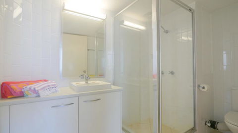 Monterey Lodge Unit 16, 27 Warne Terrace. Kings Beach - Broome Tourism 3