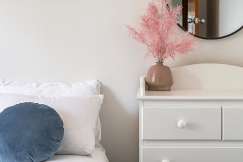 Moonah House-10 Mins To CBD & MONA, 4BR, 2 BATH, Great View, Park 3 Cars, Sleep 11, King Bed, En-suite - Broome Tourism 1