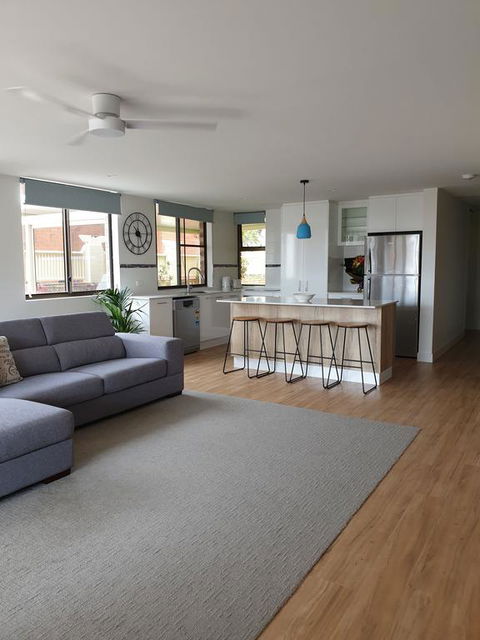 Moreton Towers Unit 1, 25 Moreton Pde Kings Beach - Broome Tourism 3
