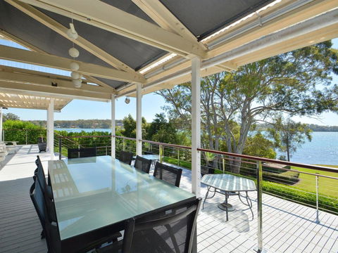 Morisset Bay Waterfront Views Lake House Looking Over Trinity Marina - Broome Tourism 0