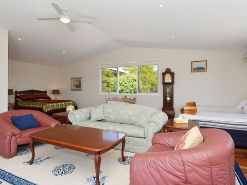 Morisset Waterfront 1bdr Studio Looking Over Trinity Marina - Broome Tourism 0