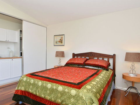Morisset Waterfront 1bdr Studio Looking Over Trinity Marina - Broome Tourism 3