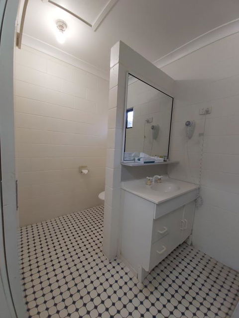 Motel Ingham - Broome Tourism 3