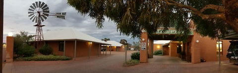 Mud Hut Motel - Broome Tourism 0