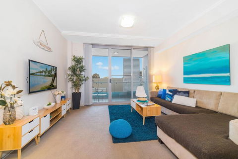 Near Airport & Train Station Stylish Two-Story Apartment - Broome Tourism 0