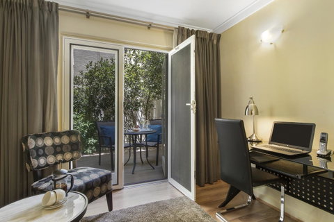 The Peninsula Riverside Serviced Apartments - Broome Tourism 24