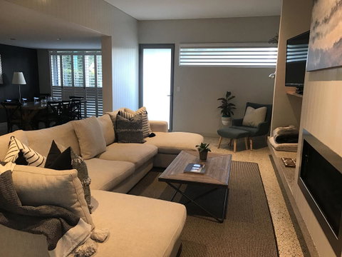 The Urban Beach House - Broome Tourism 3