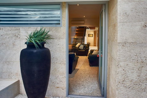 The Urban Beach House - Broome Tourism 6
