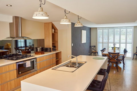 The Urban Beach House - Broome Tourism 4