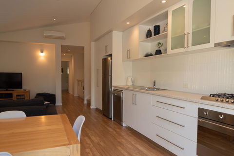 Cape Villas Dunsborough Unit 2 - Broome Tourism 3