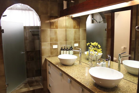 Jacaranda Hideaway Bed & Breakfast - Broome Tourism 7