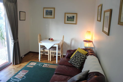 Jacaranda Hideaway Bed & Breakfast - Broome Tourism 3