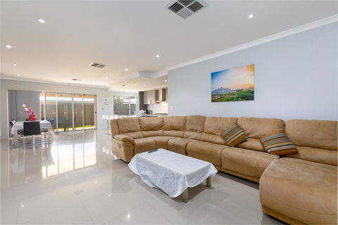 Rainbow Dream House - Broome Tourism 0