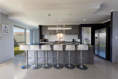 Rainbow Dream House - Broome Tourism 5