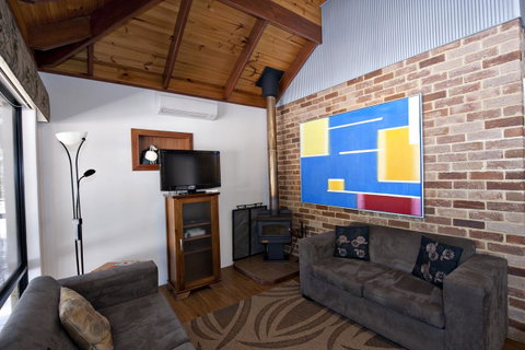 Margaret River Hideaway & Farmstay - Broome Tourism 11