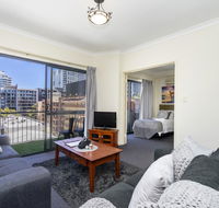 Oversized Eastend sleeps 6 Free PARKINGPOOL WIFI - Broome Tourism