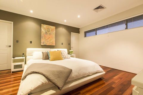 Ambar Villa Between City And Freo - Broome Tourism 0