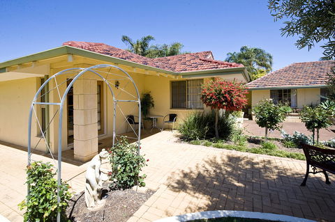 Armadale Cottage Bed & Breakfast - Broome Tourism 41