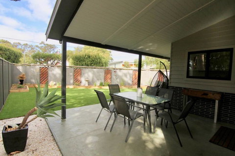 Starboard Drift - Captain & Crew - In Town Entire House For 8 - Broome Tourism 3