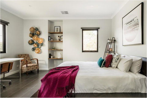 Starboard Drift - Captain & Crew - In Town Entire House For 8 - Broome Tourism 4