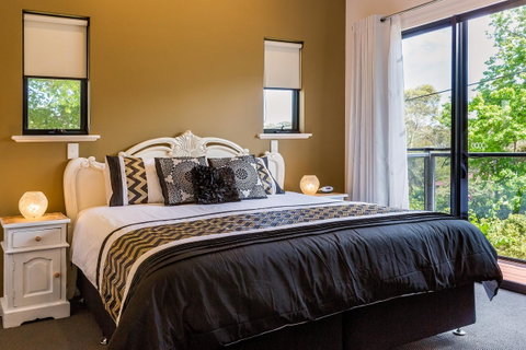 Downton Villa - Broome Tourism 15