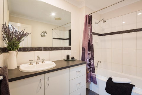 Downton Villa - Broome Tourism 22