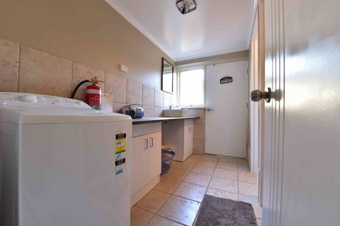 Kalbarri Sunset Villa - Broome Tourism 24