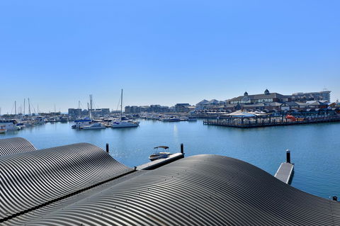 Dolphin Quay Apartments - Broome Tourism 6