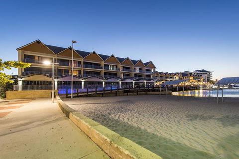 Dolphin Quay Apartments - Broome Tourism 0