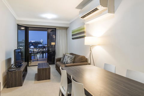 Dolphin Quay Apartments - Broome Tourism 19