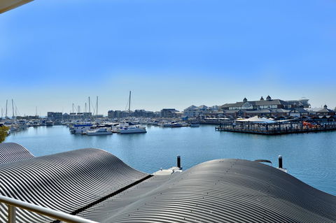 Dolphin Quay Apartments - Broome Tourism 13