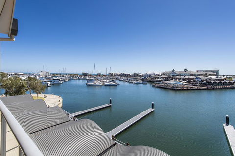 Dolphin Quay Apartments - Broome Tourism 16