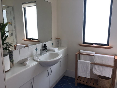 Orion Studio With Ocean Views - Broome Tourism 9